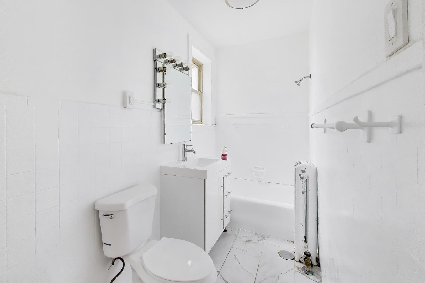 2221 East 68th Street Chicago IL 60649
