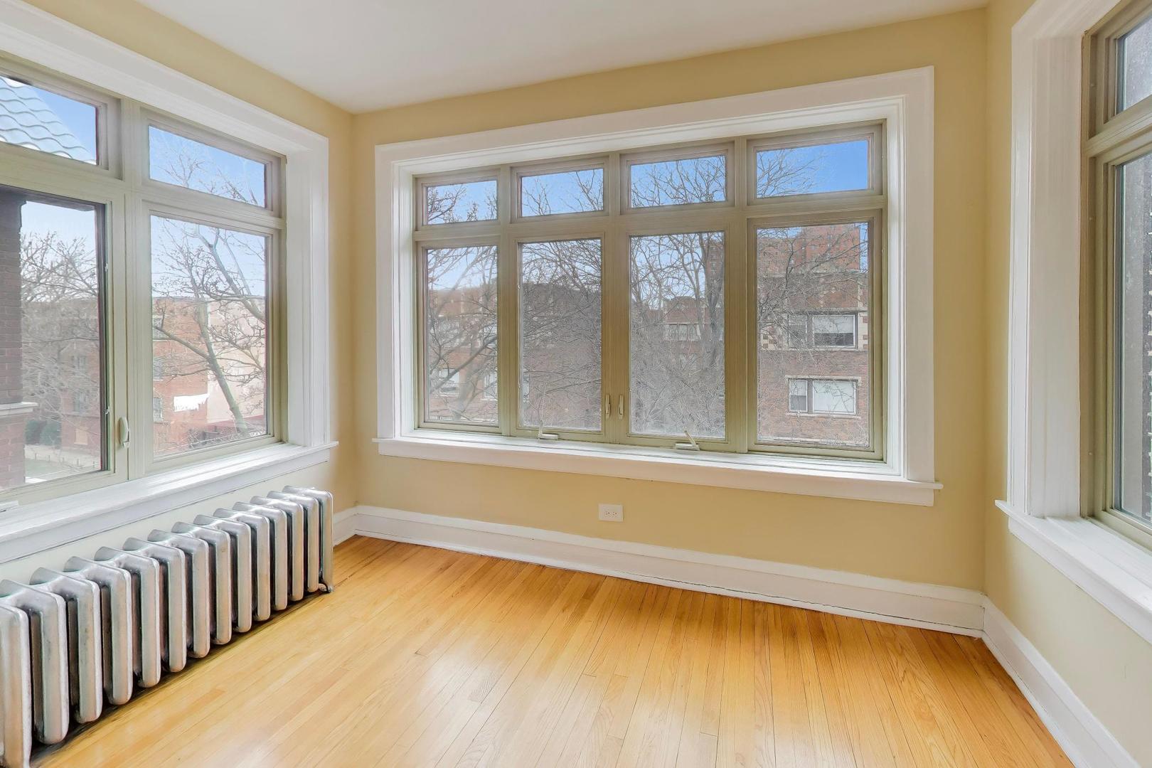 2221 East 68th Street Chicago IL 60649