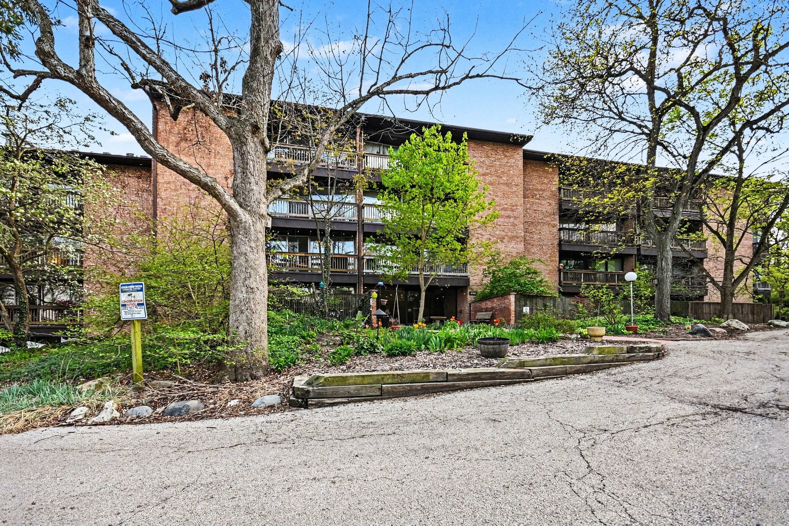 5700 Hillcrest Lane Lisle IL 60532