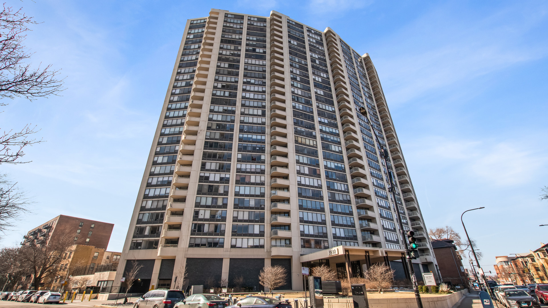 3930 North Pine Grove Avenue Chicago IL 60613