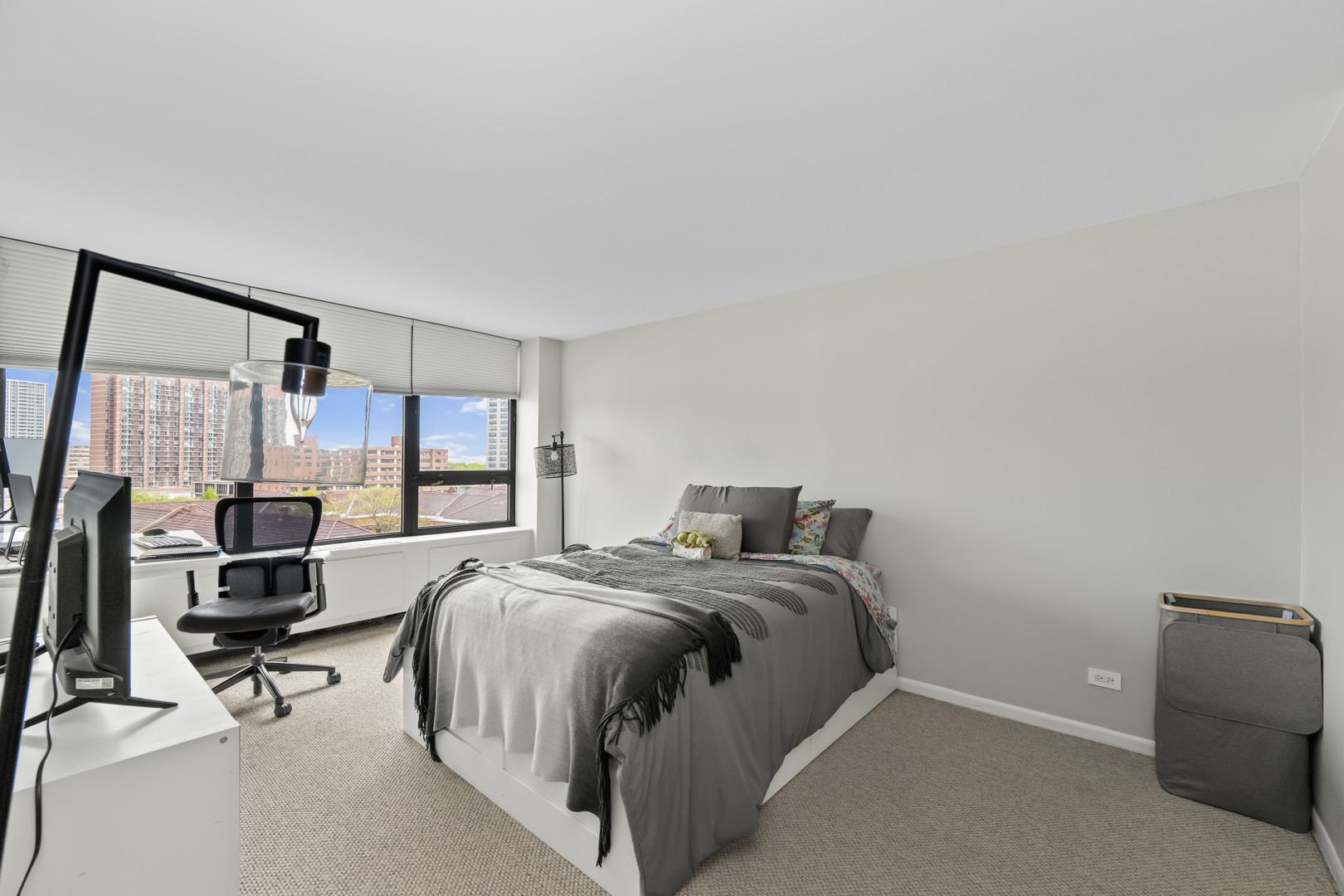3930 North Pine Grove Avenue Chicago IL 60613