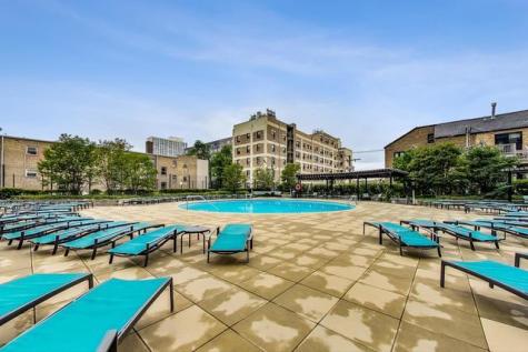 3930 North Pine Grove Avenue Chicago IL 60613