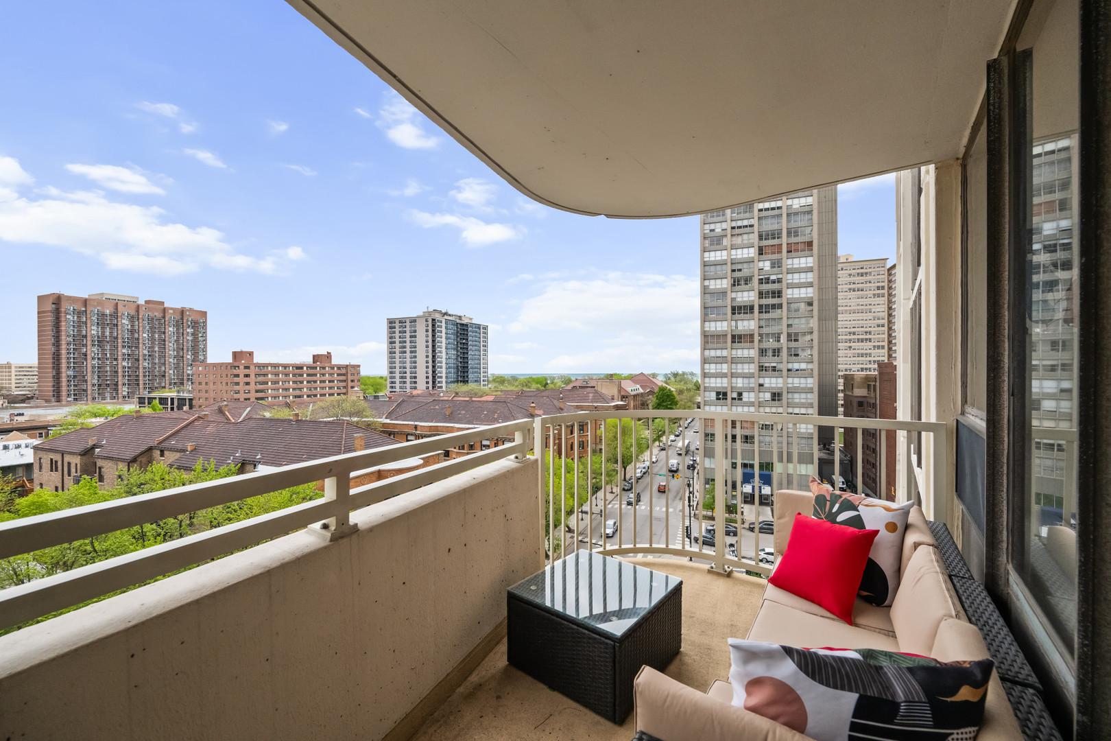 3930 North Pine Grove Avenue Chicago IL 60613
