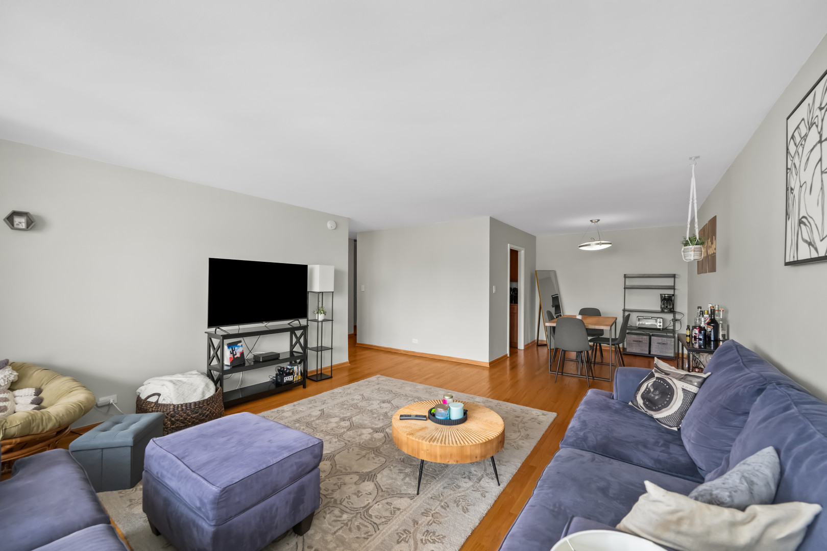 3930 North Pine Grove Avenue Chicago IL 60613