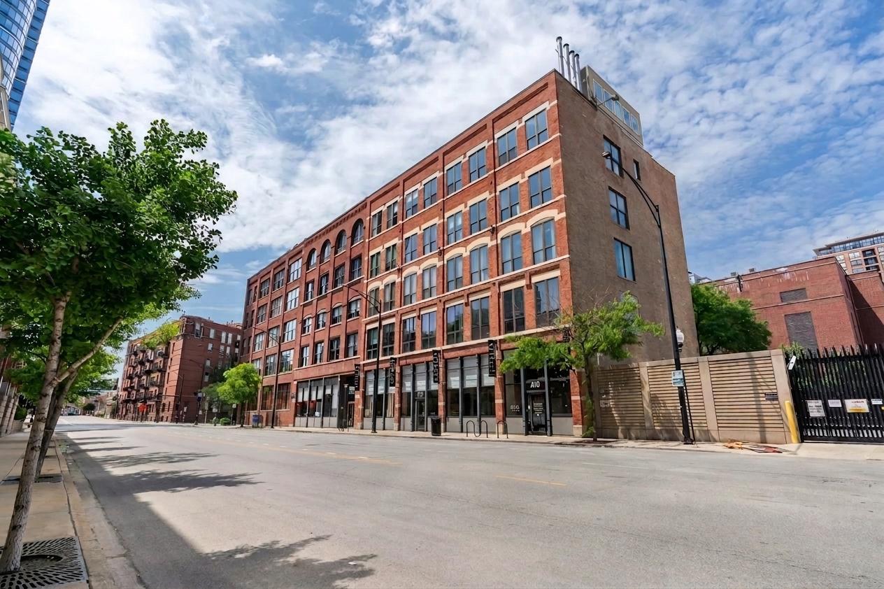 420 West Grand Avenue Chicago IL 60654