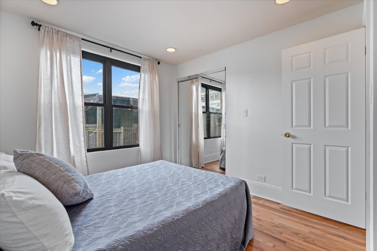 1353 West Fargo Avenue Chicago IL 60626