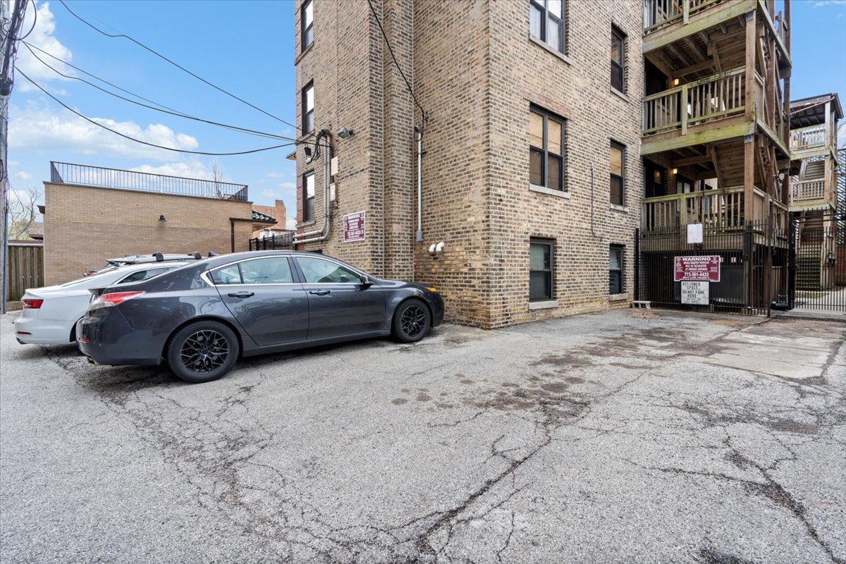 1353 West Fargo Avenue Chicago IL 60626