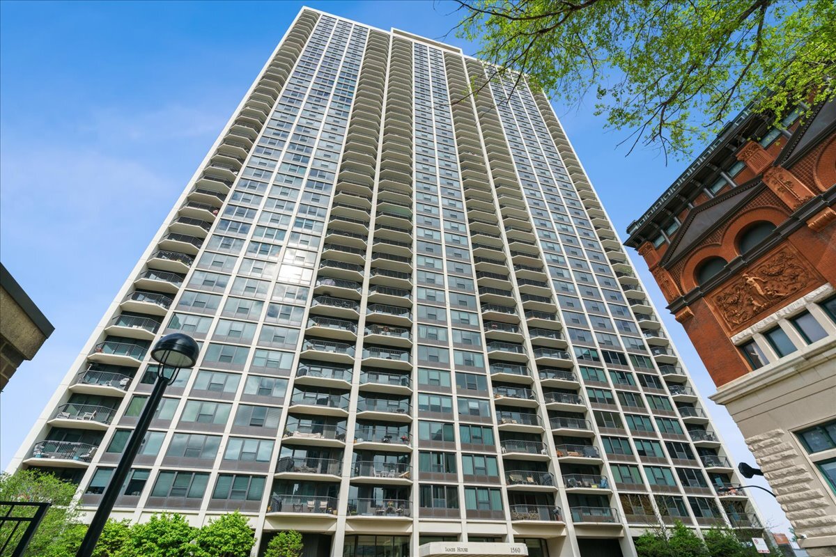 1560 North Sandburg Terrace Chicago IL 60610