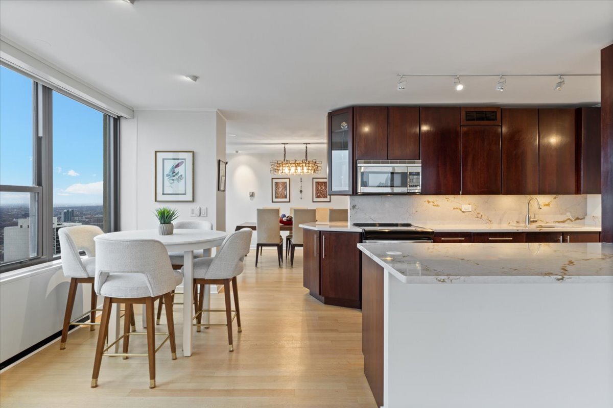 1560 North Sandburg Terrace Chicago IL 60610