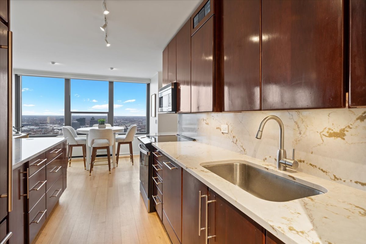 1560 North Sandburg Terrace Chicago IL 60610