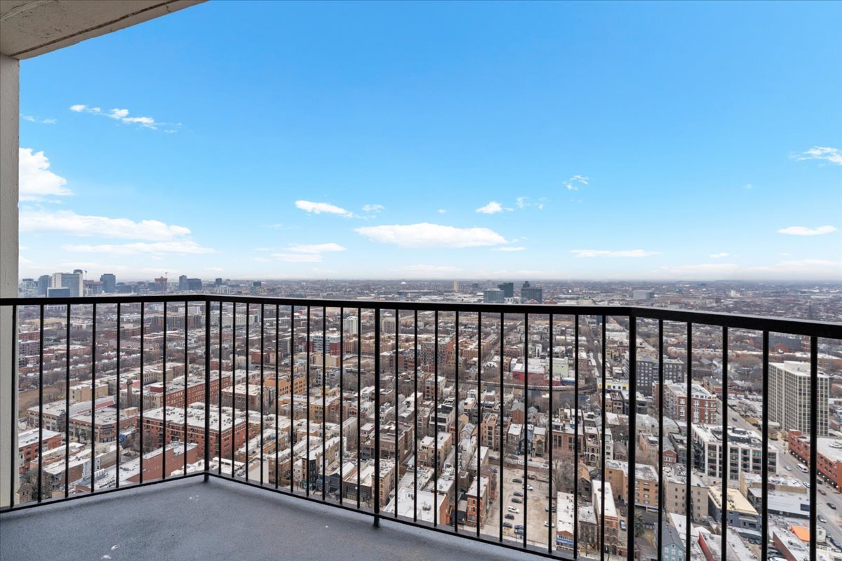 1560 North Sandburg Terrace Chicago IL 60610