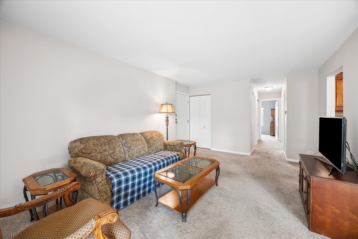 349 Newgate Court Schaumburg IL 60193