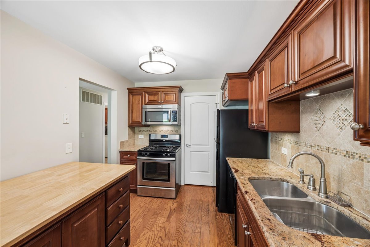 349 Newgate Court Schaumburg IL 60193