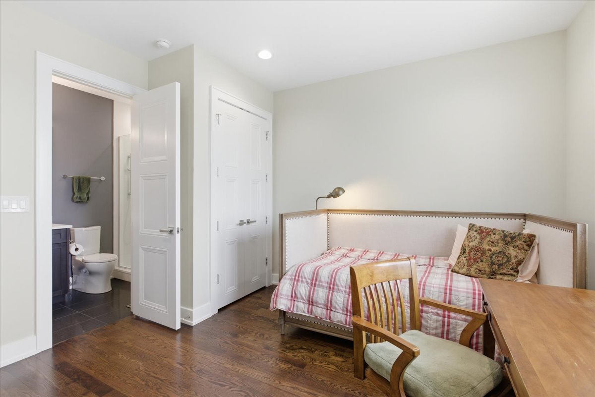 1321 West Wrightwood Avenue Chicago IL 60614