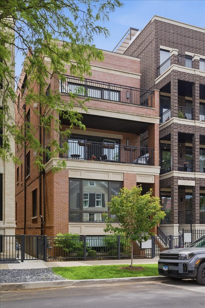 1321 West Wrightwood Avenue Chicago IL 60614