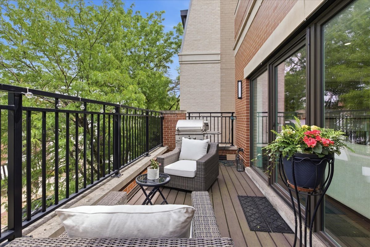 1321 West Wrightwood Avenue Chicago IL 60614