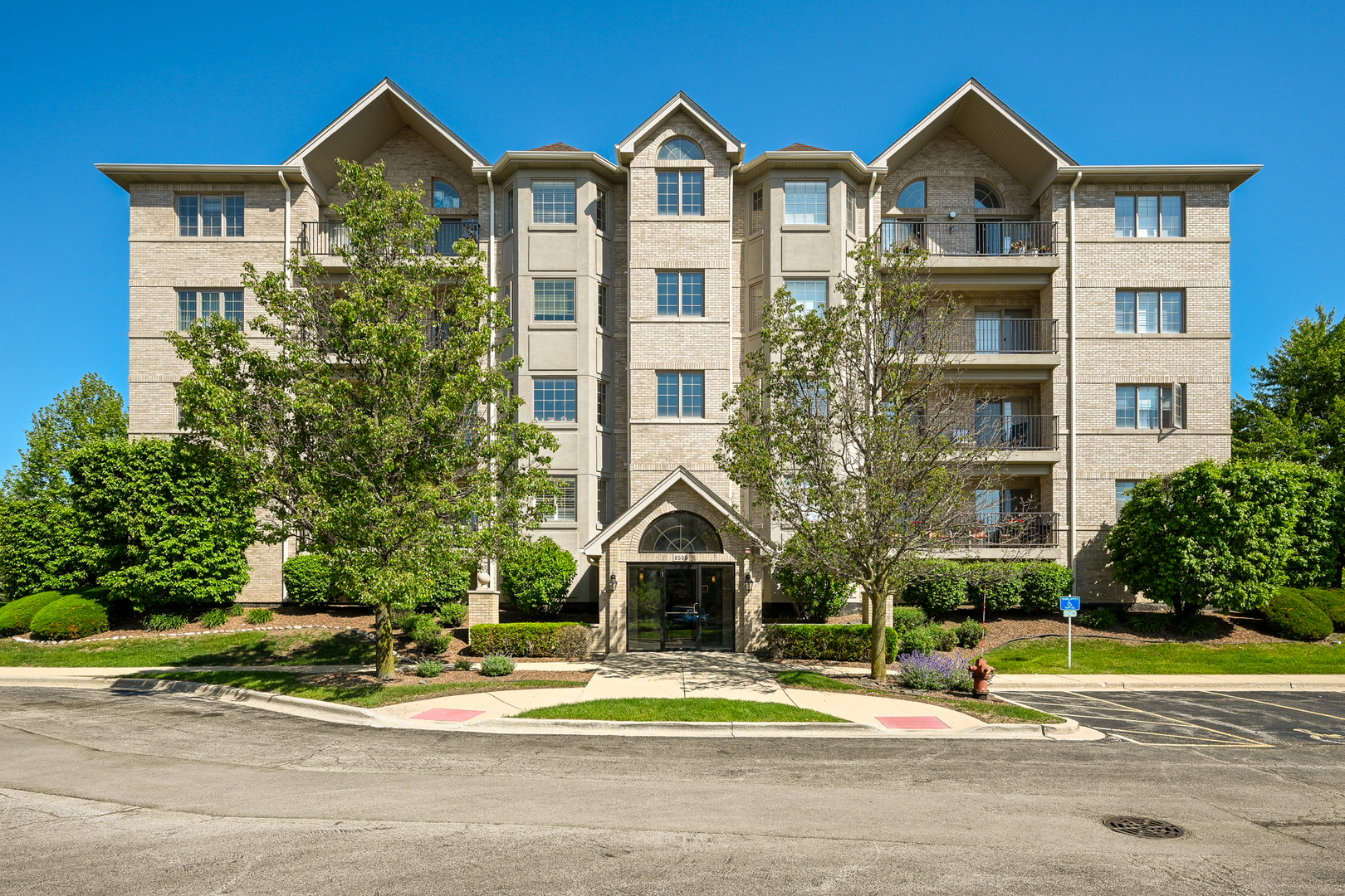 8505 Woodward Avenue Woodridge IL 60517