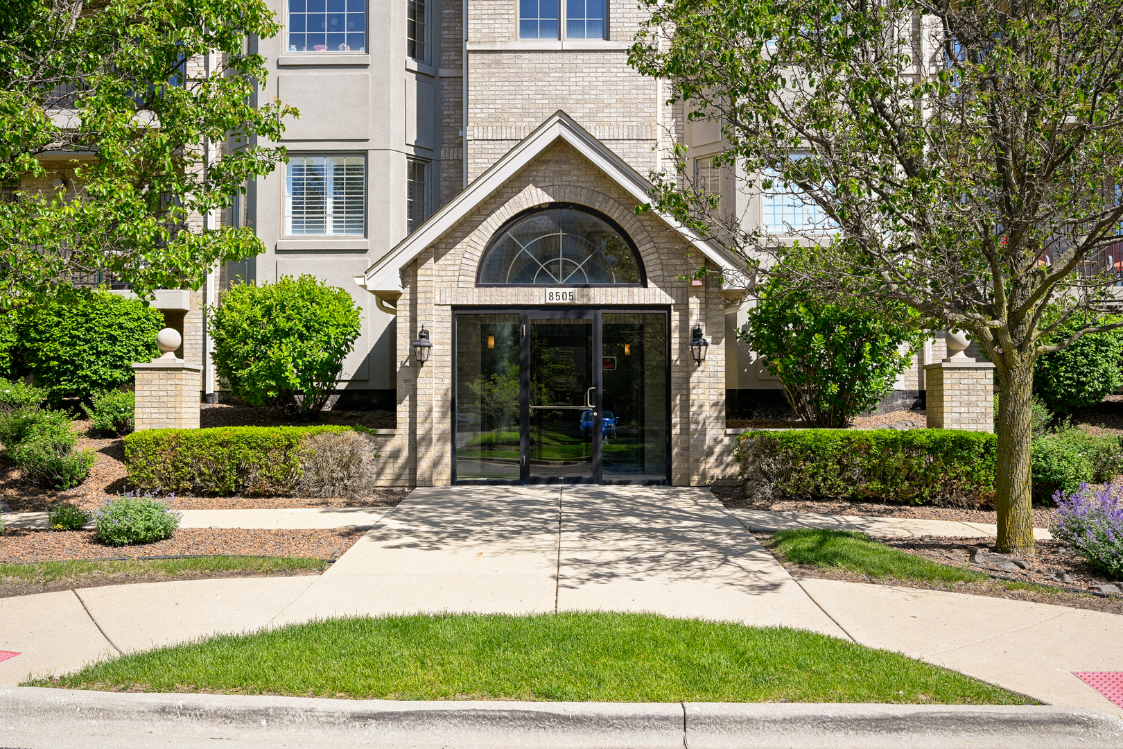 8505 Woodward Avenue Woodridge IL 60517