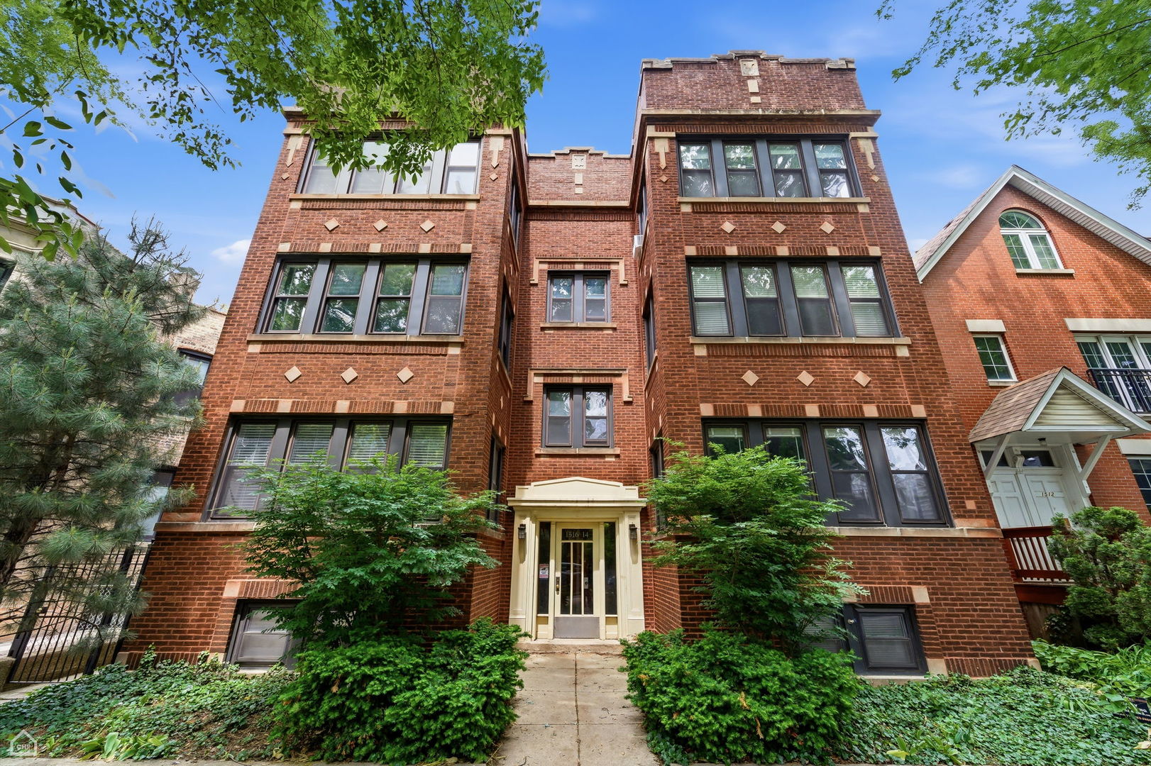 1516 West Byron Street Chicago IL 60613