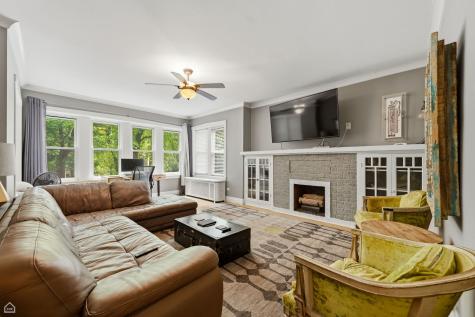 1516 West Byron Street Chicago IL 60613