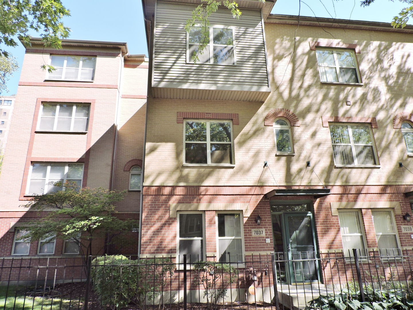 7037 South Oglesby Avenue Chicago IL 60649