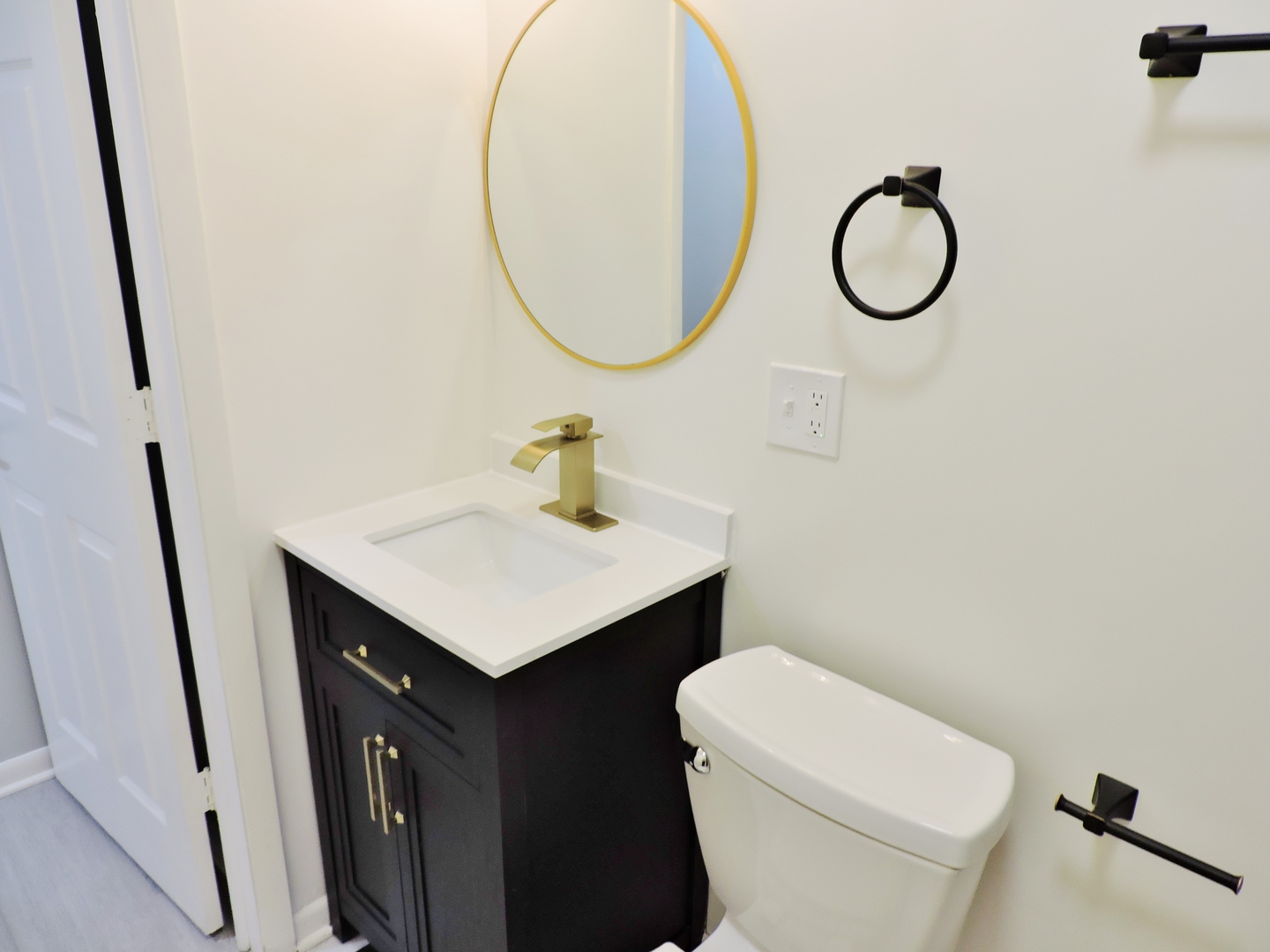 7037 South Oglesby Avenue Chicago IL 60649