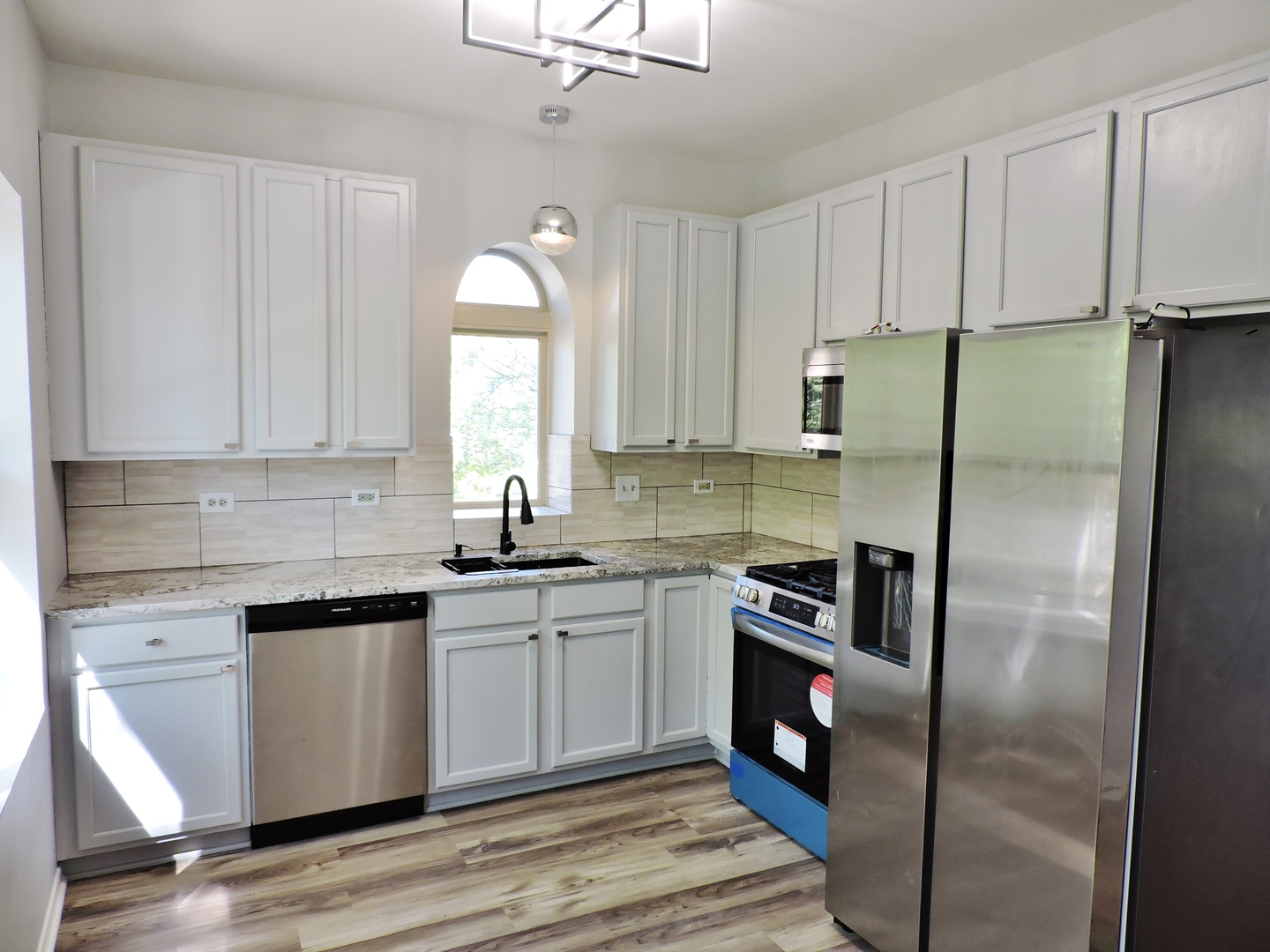 7037 South Oglesby Avenue Chicago IL 60649
