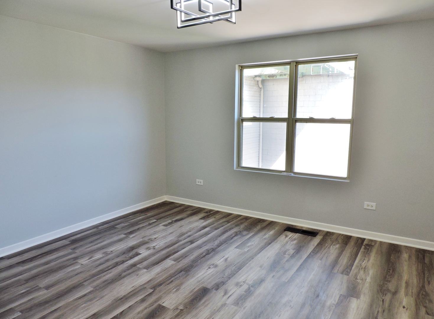 7037 South Oglesby Avenue Chicago IL 60649