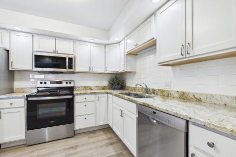 13000 West Heiden Circle Lake Bluff IL 60044