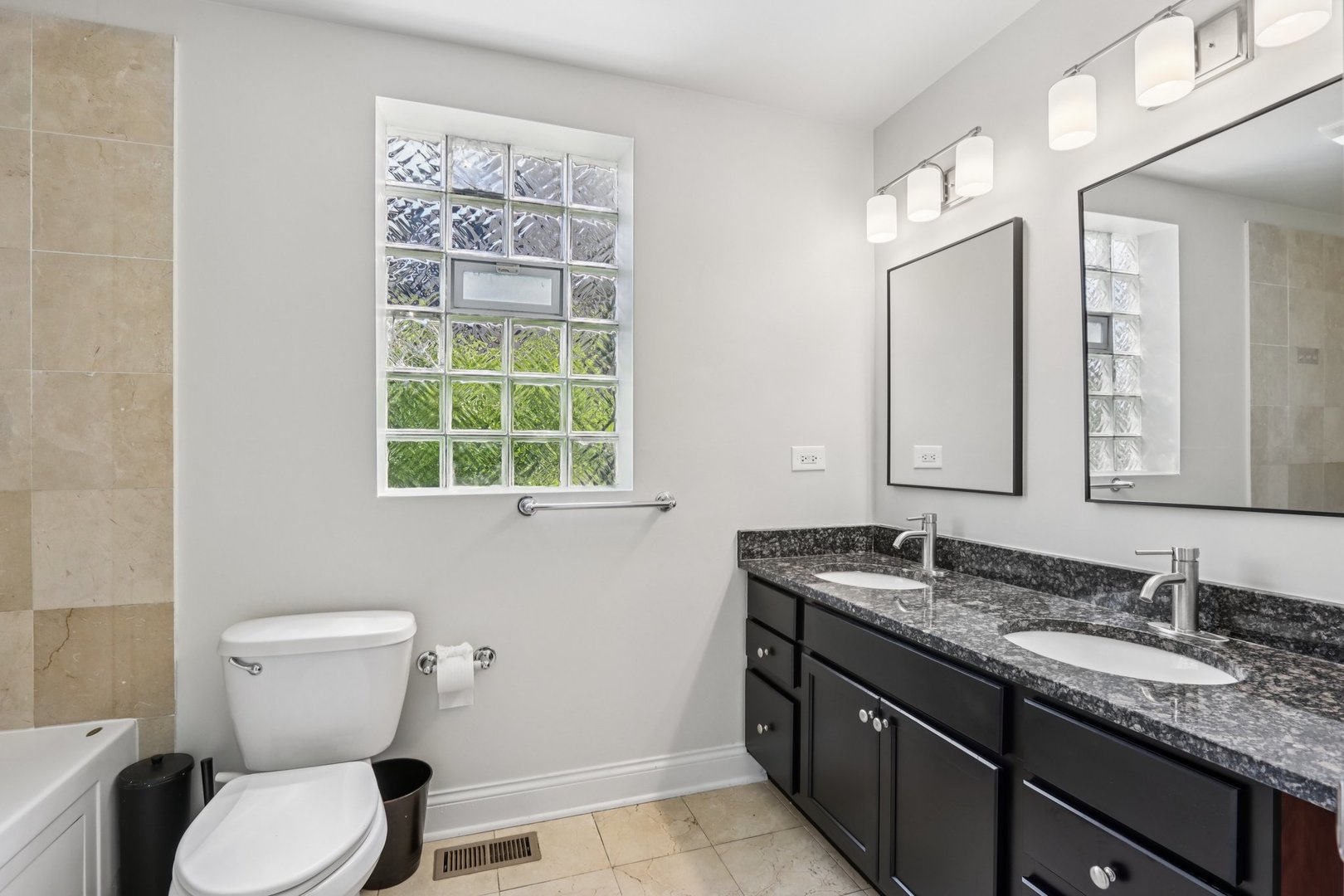 2826 West Harrison Street Chicago IL 60612