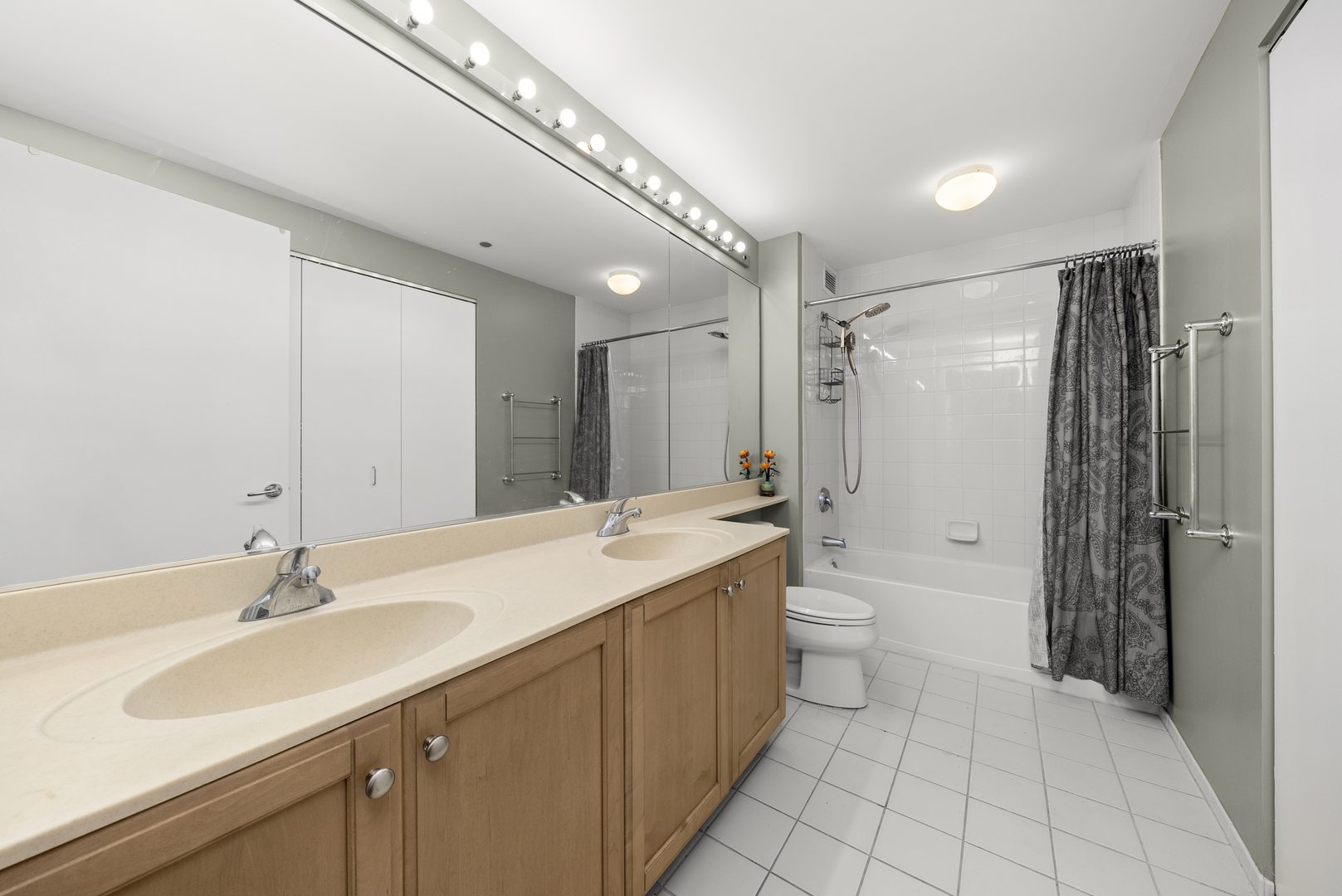 400 North La Salle Drive Chicago IL 60654