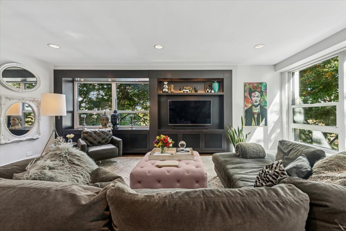 3180 North Lake Shore Drive Chicago IL 60657