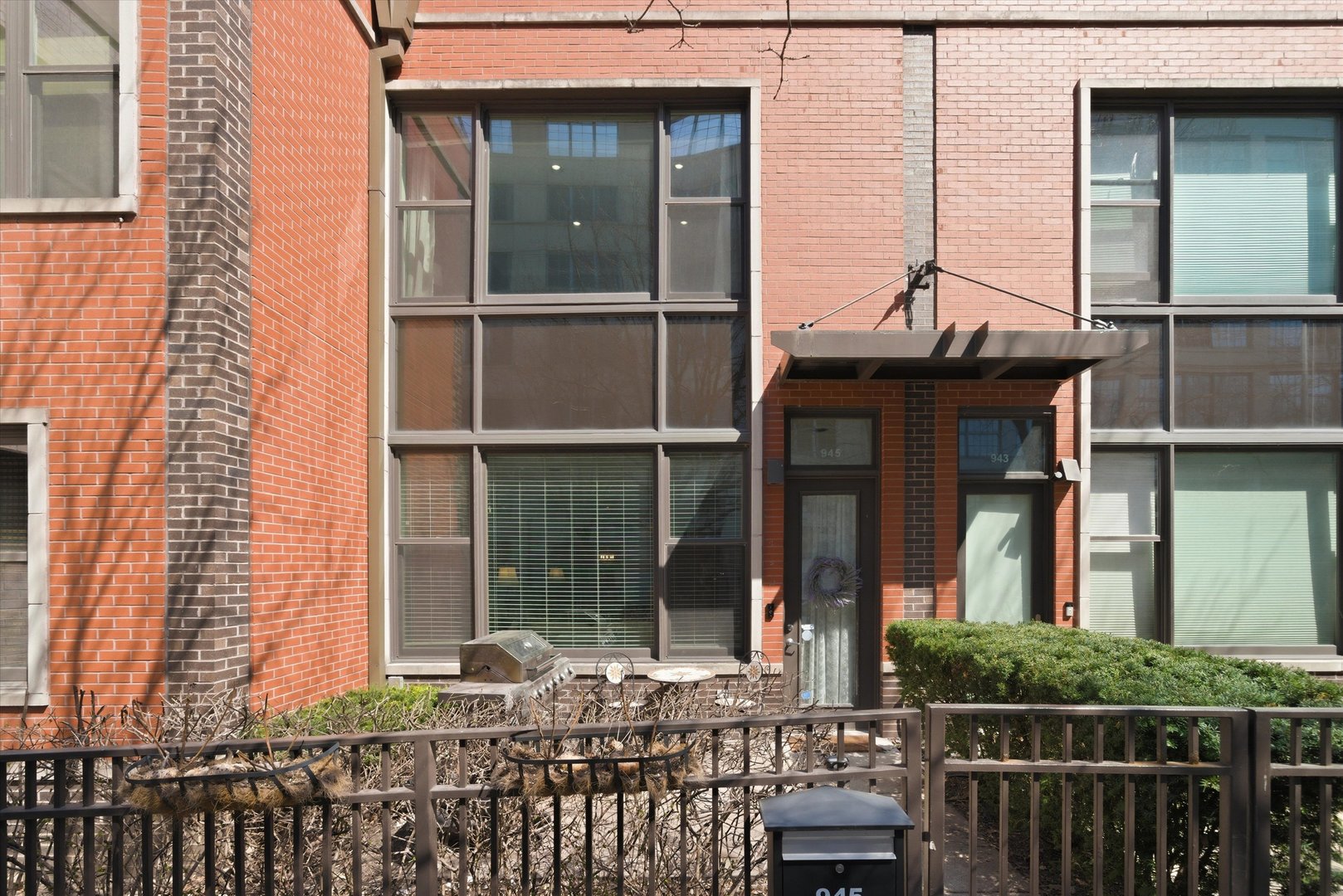 945 North Kingsbury Street Chicago IL 60610