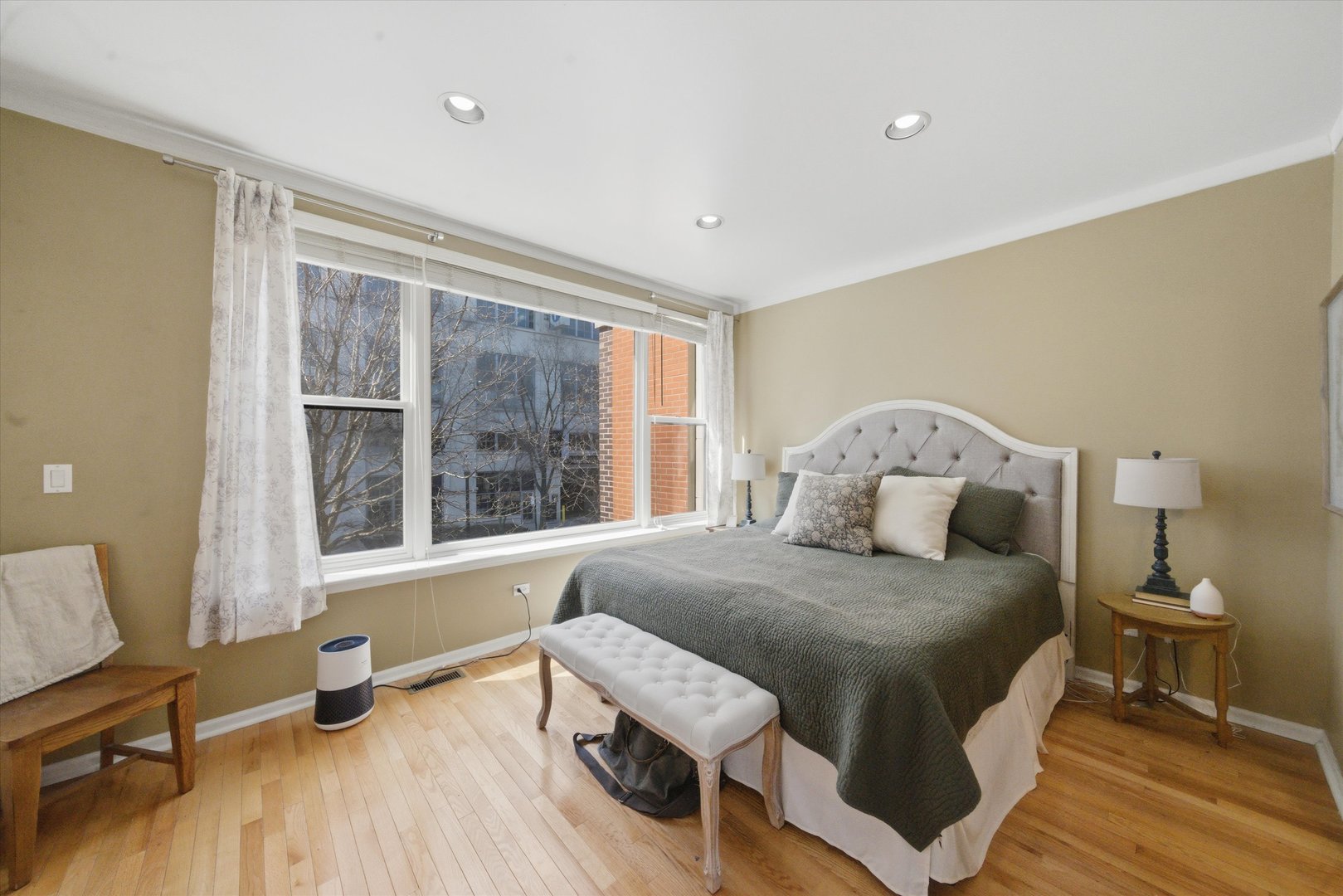 945 North Kingsbury Street Chicago IL 60610