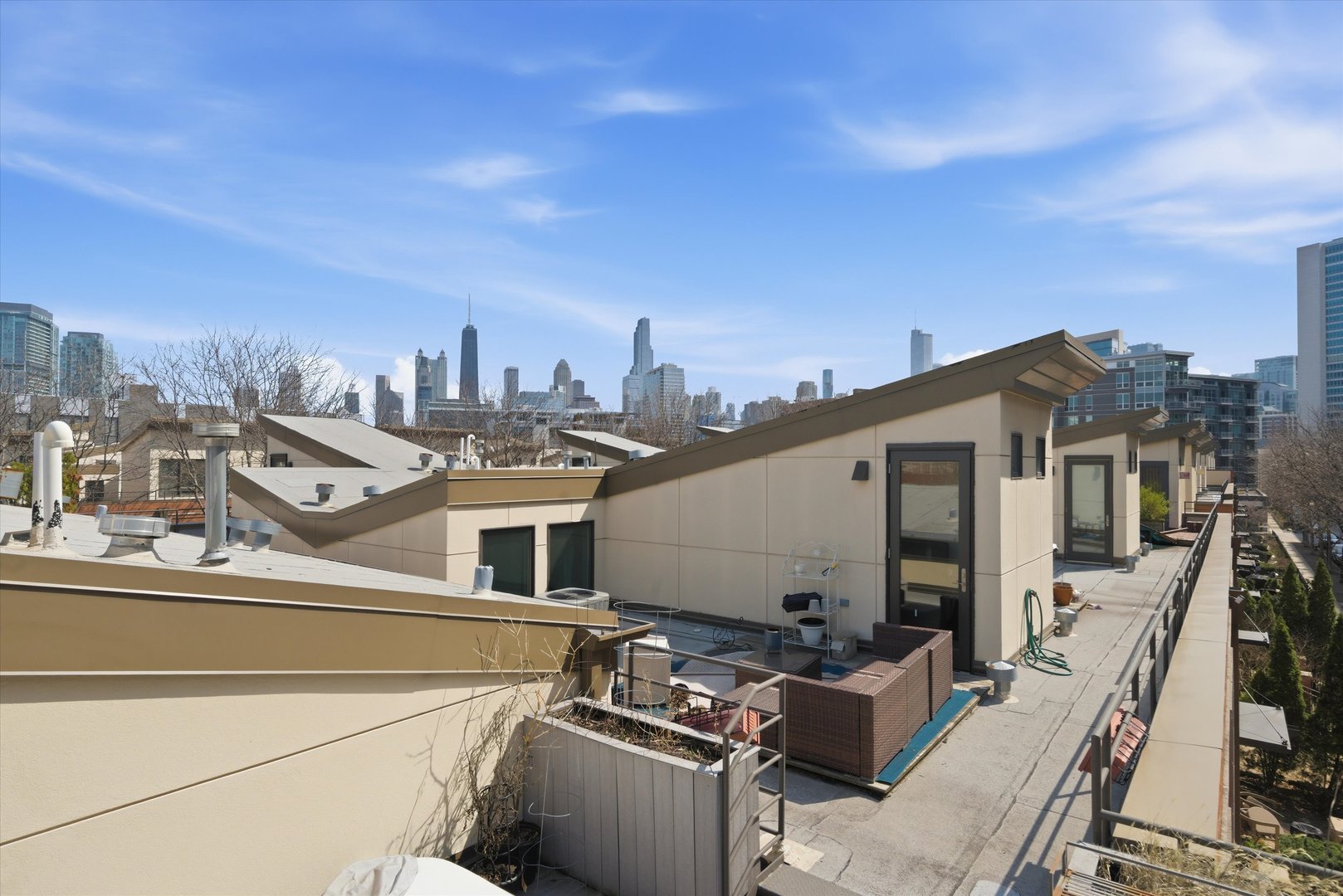 945 North Kingsbury Street Chicago IL 60610