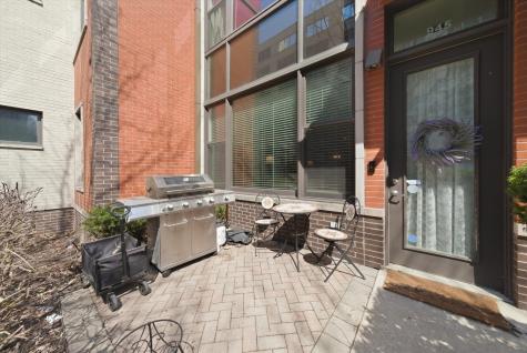 945 North Kingsbury Street Chicago IL 60610