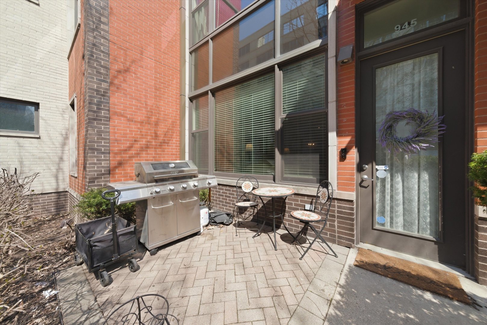 945 North Kingsbury Street Chicago IL 60610