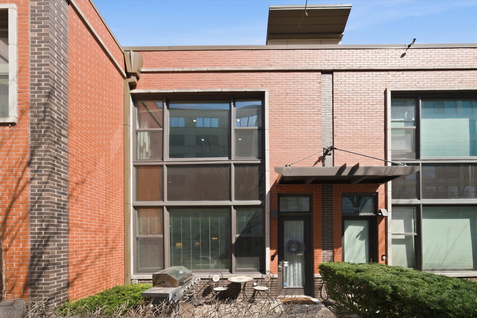 945 North Kingsbury Street Chicago IL 60610