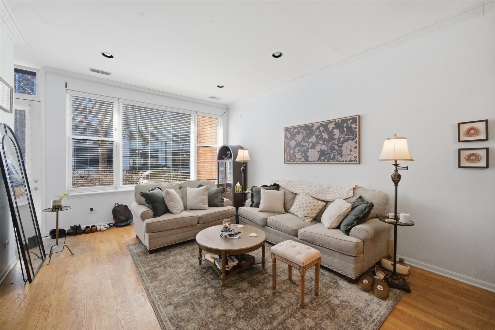 945 North Kingsbury Street Chicago IL 60610