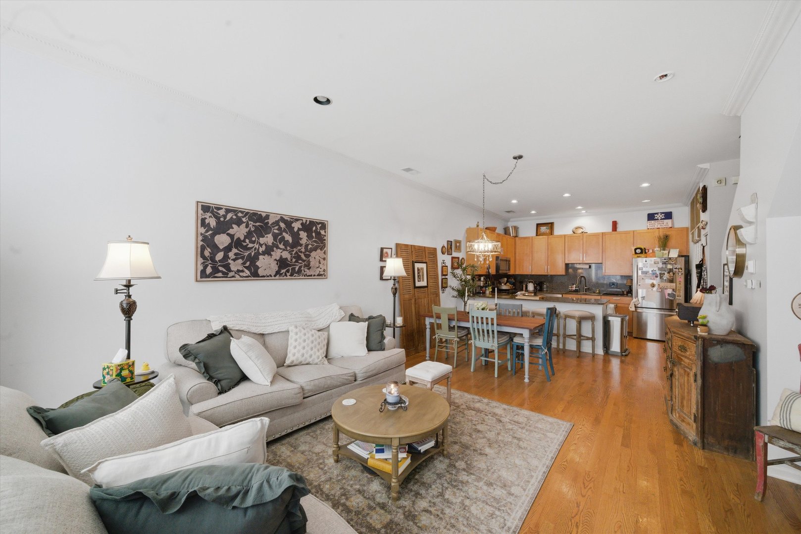 945 North Kingsbury Street Chicago IL 60610