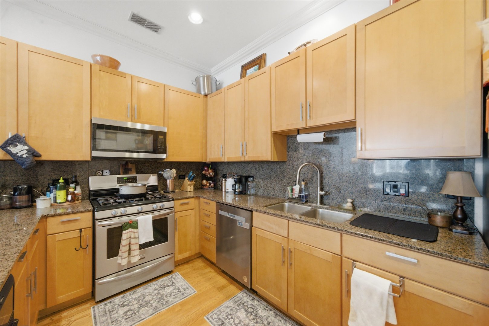 945 North Kingsbury Street Chicago IL 60610