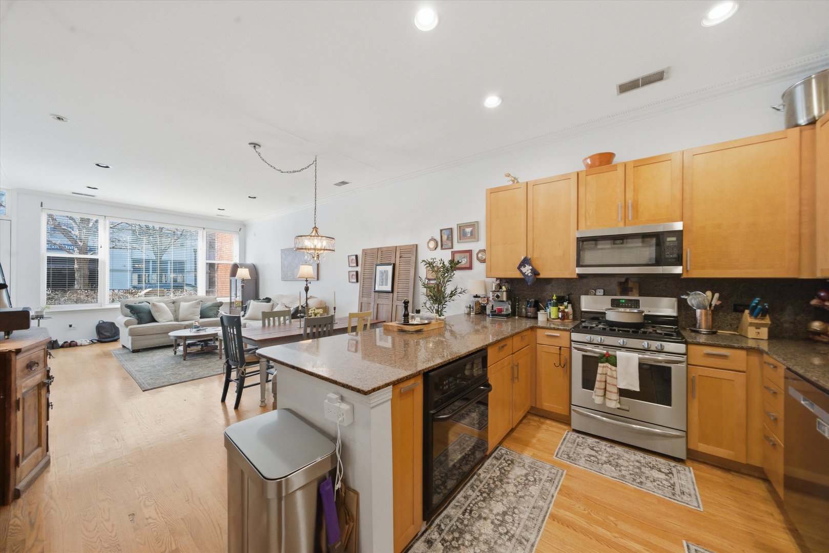 945 North Kingsbury Street Chicago IL 60610