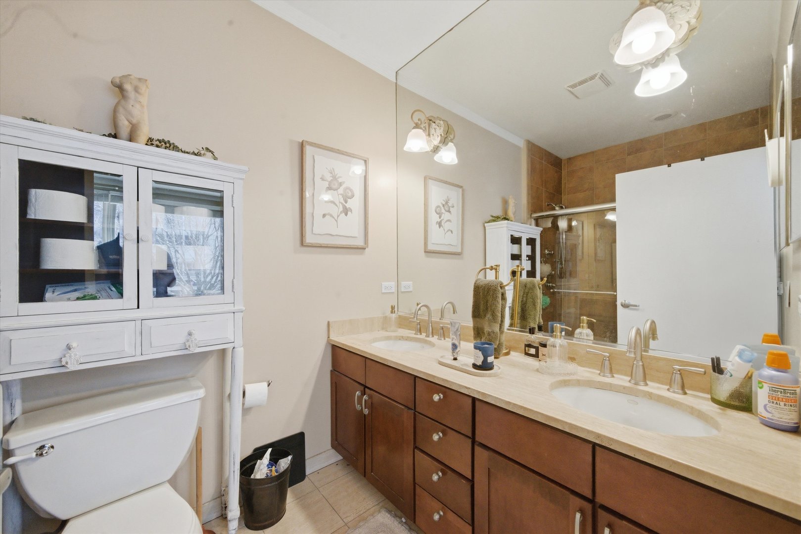 945 North Kingsbury Street Chicago IL 60610