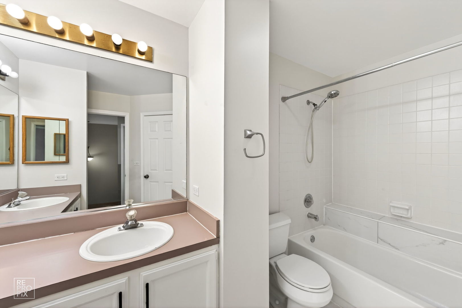 1008 Rockport Drive Carol Stream IL 60188