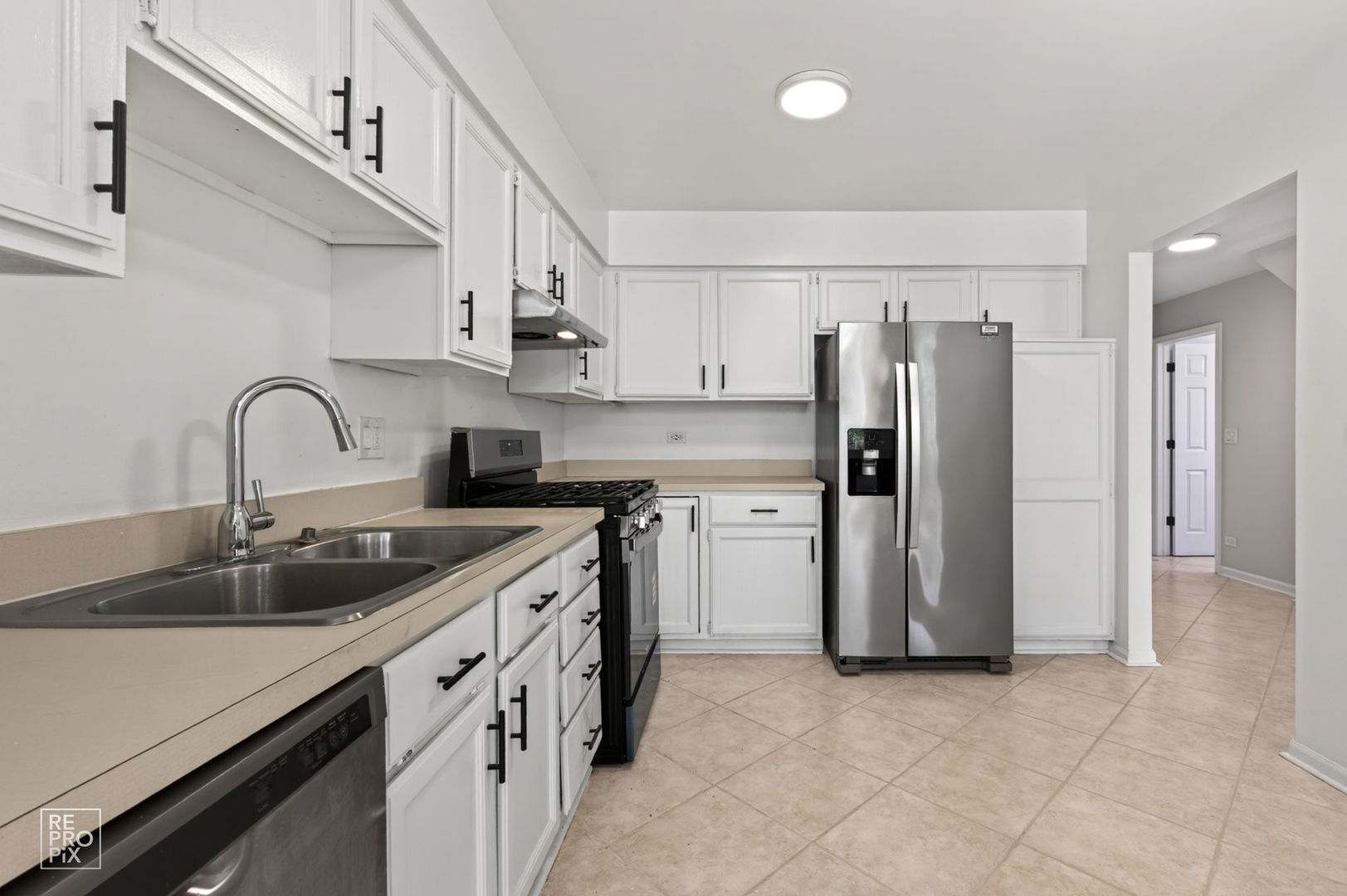1008 Rockport Drive Carol Stream IL 60188