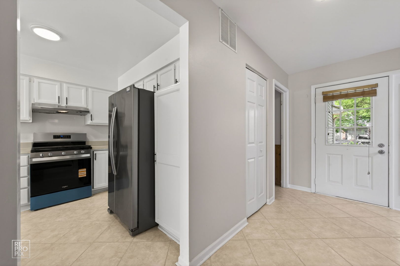 1008 Rockport Drive Carol Stream IL 60188