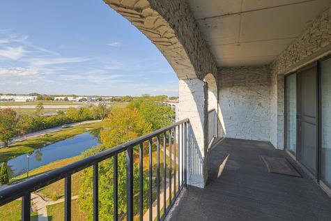 375 Plum Creek Drive Wheeling IL 60090