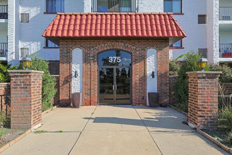 375 Plum Creek Drive Wheeling IL 60090