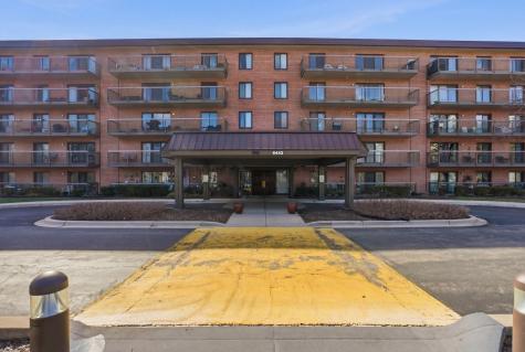 6443 Clarendon Hills Road Willowbrook IL 60527