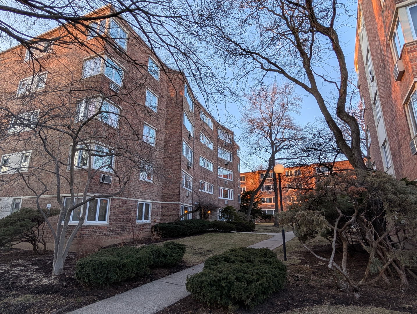 1960 West Hood Avenue Chicago IL 60660